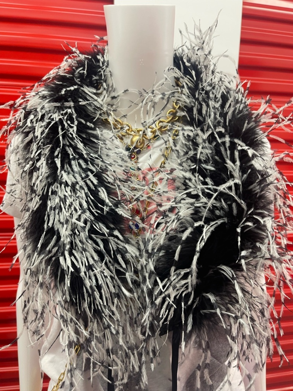Black And White Vintage High Ed Ostrich Feather Boa - Picture 5 of 9
